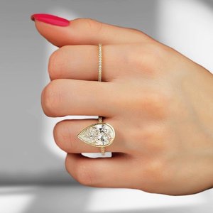 Bague solitaire en or massif 18 carats avec diamant en forme de poire de 3,01 carats cultivé en laboratoire, halo caché, cadeau raffiné pour femme, surprise de mariage - Product Image 4