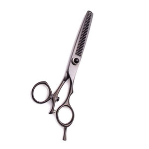กรรไกรตัดผมสแตนเลสอย่างดี ปลายแหลมคม ใบมีดตรง อุปกรณ์เสริมสวยสำหรับร้านทำผม จากปากีสถาน - Product Image 4
