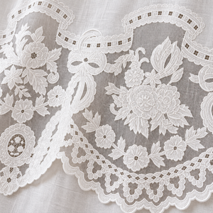 Elegante Cortina Transparente Blanca con Bordado Floral, Cortinas Cortas con Corte Festoneado para Cocina, Sala de Estar y Cafetería - Product Image 3