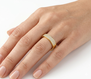 Aniva RNP02 Anillo de Eternidad para Hombre en Oro Amarillo de 18K con Diamantes Cultivados en Laboratorio EF VVS de Triple Hilera y Pavé Completo, Certificado por IGI - Product Image 4