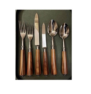 Juego de cubiertos personalizables de acero inoxidable con mango de madera diseñado para decoración de comedor moderno y uso diario cómodo. - Product Image 2