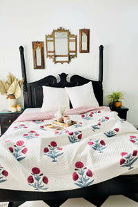 Magnifique couette réversible artisanale en coton Jaipuri Razai, imprimée à la main, motif floral de carnations roses, pour la décoration intérieure. - Product Image 1