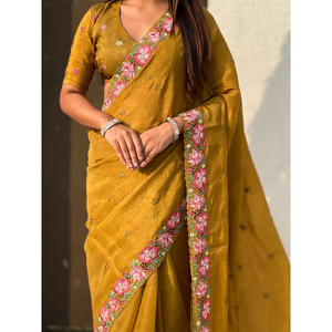 Sari en mousseline de soie brodée Pure Crush, couleur moutarde, avec motifs floraux multicolores et bordure ajourée pour les mariages - Product Image 2