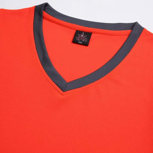 Ensemble débardeur sans manches unisexe orange avec bordure contrastante, short en polyester à séchage rapide, col en V, coupe classique, toutes saisons - Product Image 2