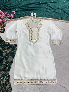 Conjunto de top de seda Malai con bordado de diseñador y trabajo artesanal de papel y espejo, con sharara y dupatta, completamente cosido y listo para usar. - Product Image 6