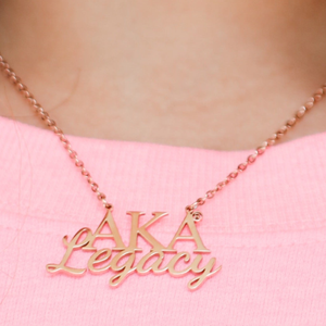 สร้อยคอ AKA Legacy จี้ตัวอักษรสีทอง ดีไซน์หรูหรา เครื่องประดับแฟชั่นสำหรับผู้หญิง สวมใส่ได้ทุกวัน เหมาะเป็นของขวัญ - Product Image 2