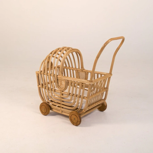 Poussette pour poupée en rotin naturel de haute qualité, fabriquée au Vietnam, avec roues. - Product Image 1