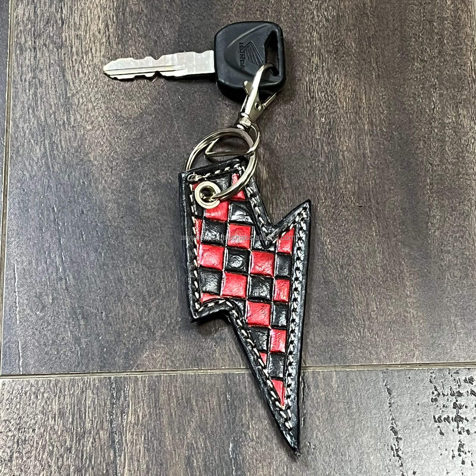 À carreaux rouges et noirs