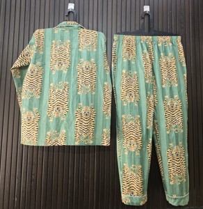 ชุดนอนผู้หญิงลายเสือ ผ้าฝ้าย 100% แขนยาว สวมใส่สบาย ทรงหลวม ผ้าทอสำหรับฤดูใบไม้ผลิ ติดกระดุม - Product Image 4