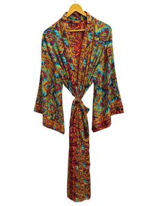 Kimono de Lujo con Parches de Seda, Túnica Larga para Dormir o como Cubre Bikini, Kimono Hecho a Mano con Sari de Seda Reciclada Vintage de la India - Product Image 2