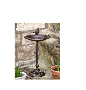 Bain d'oiseaux traditionnel en métal pour jardin extérieur, attirant naturellement les oiseaux, avec base stable et résistant à la rouille. - Product Image 1
