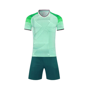 Conjunto de Uniforme de Fútbol Geométrico Verde para Hombre RA, Cuello en V, Manga Corta, Transpirable y que Absorbe la Humedad - Product Image 1