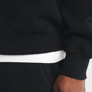 Sweat-shirt à col rond noir personnalisé pour homme, logo minimaliste sur la poitrine, streetwear, fabricant de vêtements à marque privée OEM, fournisseur en gros - Product Image 4