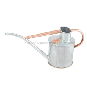 Arrosoir moderne de luxe en métal galvanisé avec finition en acier, idéal pour l'intérieur, le balcon, la fleuriculture et l'entretien des plantes - Product Image 1