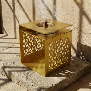 Brûleur à Bakhoor classique en métal de forme carrée pour le bureau et le salon - Écologique et durable - Product Image 1