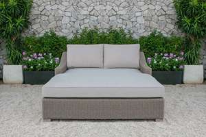Lit de soleil double élégant et moderne en rotin PE avec structure en aluminium pour villas, hôtels et jardins au bord de la piscine - Mobilier d'extérieur écologique - Product Image 4