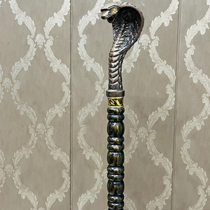 Bastón con Cabeza de Cobra Tallada a Mano en Latón y Madera de Haya |   Bastón de Serpiente de Arte Popular Original - Product Image 1