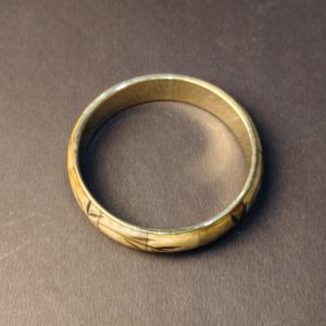 Brazalete de Hueso Tallado con Intrincado Diseño Floral de Rayos de Sol – Pulsera Artesanal Detallada con Grabado Inspirado en la Naturaleza – Hueso Étnico Vintage - Product Image 6