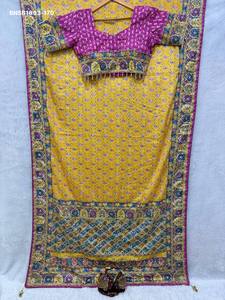 Sari de chinon suave de alta calidad con estampado a cuadros, cinta zari, espejo y trabajo de diamantes a mano, conjunto de blusa ya confeccionada a precio mayorista. - Product Image 5