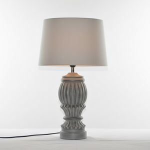 Nouvelle lampe de chevet de style traditionnel 2026 avec corps sculpté détaillé, base finition antique et tissu de couleur claire de qualité supérieure - Product Image 3