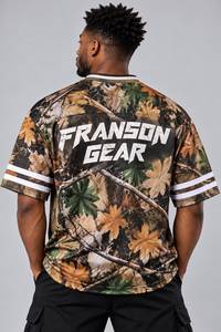 เสื้อยืดฟุตบอลแขนสั้นคอวีลายพรางสำหรับผู้ชาย พิมพ์ลายดิจิตอลโลโก้ด้านหน้า สไตล์สตรีทแวร์ ทรงปกติ - Product Image 3
