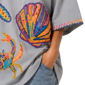 เสื้อยืดโอเวอร์ไซส์สีเทาอ่อนลายกราฟิกสำหรับผู้หญิง พิมพ์ลายมหาสมุทรหลากสีสัน สไตล์ลำลอง ผ้าฝ้าย สตรีทแวร์ ใส่สบายช่วงฤดูร้อน ทรงหลวม รับผลิตตามสั่ง ขายส่ง - Product Image 6