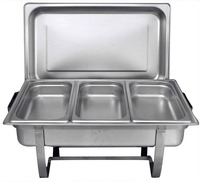 Grande réduction sur les buffets métalliques : chaque réchaud en métal poli raconte une histoire de luxe et de haute cuisine.