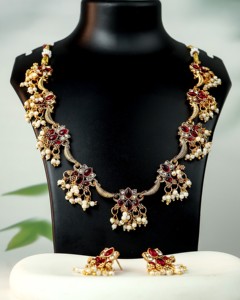 Conjunto de Joyería Étnica India con Piedras Verdes y Perlas, Collar de Novia Chapado en Oro con Pendientes Jhumka, Conjunto de Joyería Tradicional para Fiestas - Product Image 5