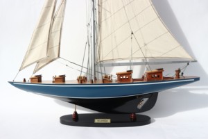 Modèle de bateau à voile britannique artisanal en bois VELSHEDA - Product Image 3