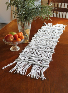 Chemin de table en macramé blanc en coton fait main, taille personnalisée, avec pompons, style bohème, pour mariage, 14x78 pouces - Product Image 3