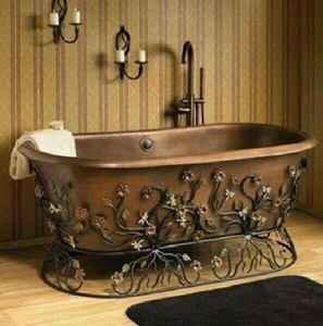 Baignoire classique en cuivre, soutenue par un cadre et des pieds minimalistes en fer forgé noir. Disponible aux prix de gros. - Product Image 5