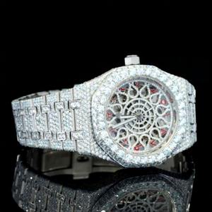 Reloj de Moda para Hombre y Mujer, de Acero Inoxidable, Esfera Roja con Números Árabes, Diamantes Moissanite de Calidad VVS Plateados - Product Image 2