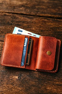 Portefeuille en cuir à bas prix, fin et élégant pour homme, avec plusieurs emplacements pour cartes, poche à monnaie et design pour un usage quotidien, par M/S SHAAD HANDICRAFTS - Product Image 6