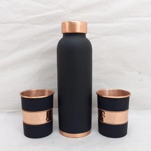 Bouteille d'eau en cuivre avec deux tasses, design minimaliste noir et or rose, ensemble de vaisselle de voyage portable - Product Image 1