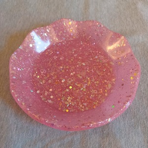 ILAHI's Artistic Folk Art Round Resin Handmade Plate-Simple Pattern Durable <b>for</b> Serving Gifting & Home Decor From Uttar Pradesh - Product Image 1
