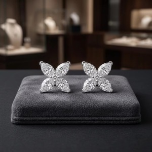 Boucles d'oreilles solitaires en or blanc 14 carats avec diamant taille poire, design goutte d'eau, bijoux de mariée de luxe haute couture - Product Image 3