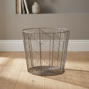 Panier métallique géométrique moderne au design unique, parfait pour organiser ou exposer des articles de maison ou de bureau - Product Image 1