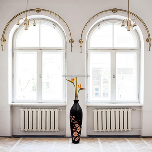 Modernos Floreros Negros de Hierro con Diseño Floral, Acabado Perfecto para Decoración del Hogar y Ocasiones Especiales - Product Image 4