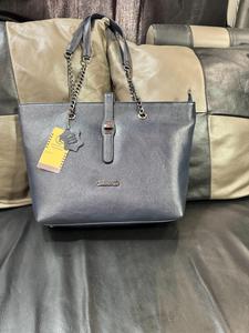 Sac fourre-tout élégant pour femme 2026, nouvelle collection, en cuir pleine fleur gris uni, avec bandoulière chaîne et fermeture à fermoir, idéal pour un usage quotidien toutes saisons - Product Image 4