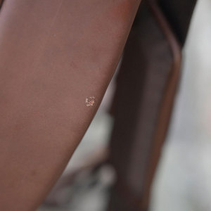 Bolsas de guitarra de cuero con diseño personalizado de fábrica, logotipo personalizado, a prueba de golpes y agua, para guitarra acústica y bajo. - Product Image 4