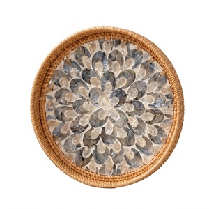 Plateau de service rond en rotin fait main avec incrustation de nacre, lot de 3, plateau de table basse décoratif tressé en coquille de capiz, plateau de cuisine unique - Product Image 5