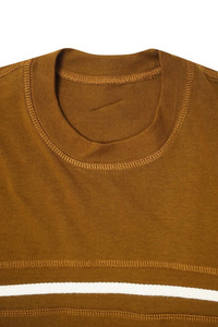 Camiseta de Punto a Rayas Marrón Retro para Hombre, Manga Corta, Cuello Redondo, Corte Regular, Ribete en Contraste, Estilo Casual, Color Sólido, Estilo Vintage, Ropa Urbana - Product Image 3