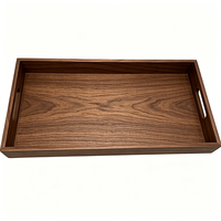Plateau de service en bois rectangulaire avec poignées, idéal pour la cuisine, la table basse, les repas, les desserts et les boissons