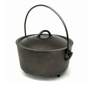 Olla de hierro fundido con tapa para acampar, olla para cocinar al aire libre, olla para guisos y sopas, utensilios de cocina de hierro fundido de alta resistencia - Product Image 1