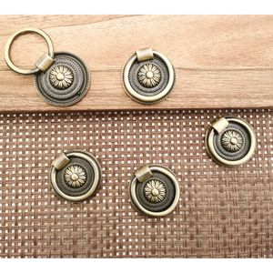 Set di 6 Maniglie per Mobili in Ottone Anticato, Anelli per Cassetti e Armadietti in Stile Vintage - Product Image 2