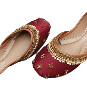 Low MOQ Prices Latest Designs Women Khussa Flat Sandals Slip-On Rhinestones Breathable Anti-Slip Indian Punjabi Chappal <b>Shoes</b> - Product Image 5