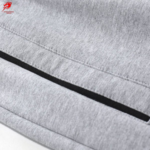 Pantalones cortos casuales de algodón cómodos para hombre, diseñados para días cálidos y actividades diarias, con tela suave y corte relajado. - Product Image 4
