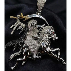 Collar Hip Hop de Plata de Ley 925 con Colgante de Guerrero Oscuro con Diseño de Guadaña y Diamantes de Moissanita - Product Image 3