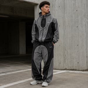 Conjunto de 2 piezas de ropa urbana con ribetes reflectantes: Chaqueta cortavientos con cremallera y pantalón cortavientos de corte holgado, con logotipo personalizado. - Product Image 2