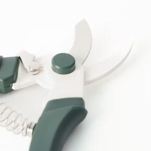 Tijeras de Podar para Ikebana SAKAGEN Hand Creation P-180 - Hechas en Japón, Recubiertas de Fluororesina (Verde Musgo) - Product Image 4